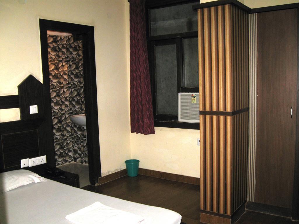 Hotel S B Inn Neu-Delhi Zimmer foto